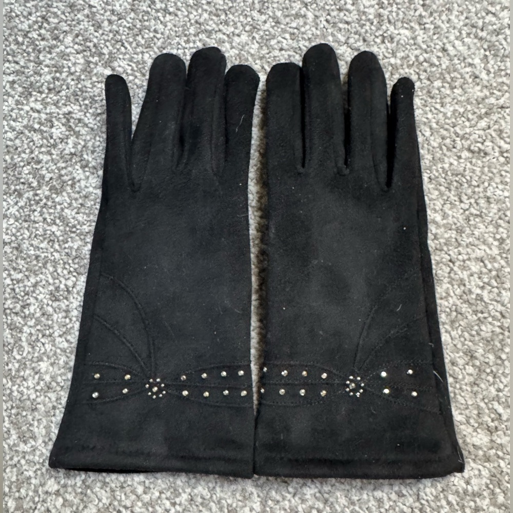 NWOT Gorgeous Dressy Black Women's Suede Gloves with Stud Detail Never Worn